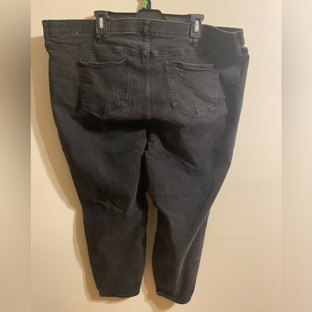 Womens Torrid Sky High Skinny Black Distressed Ankle Capri Jeans Size 26S Short - Picture 2 of 4